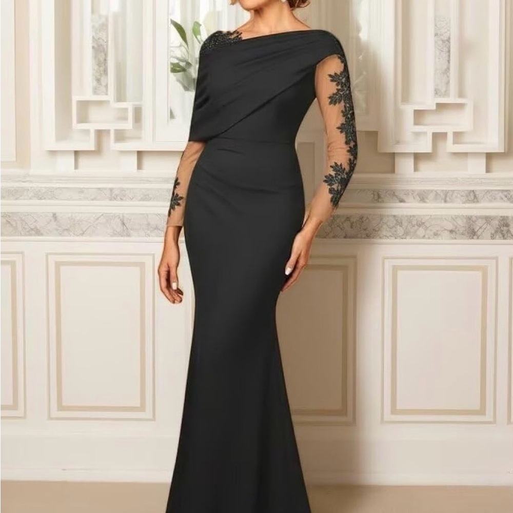 Elegant Mother of the Bride Black Long Sleeve Lace Appliqué Evening Gown 18 plus